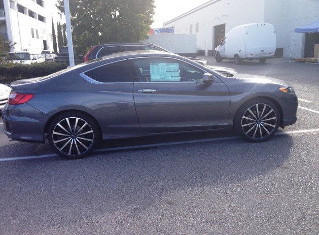 20" MSR wheels
Painted calipers 
Tinted rear windows
Carbon Fiber roof wrap